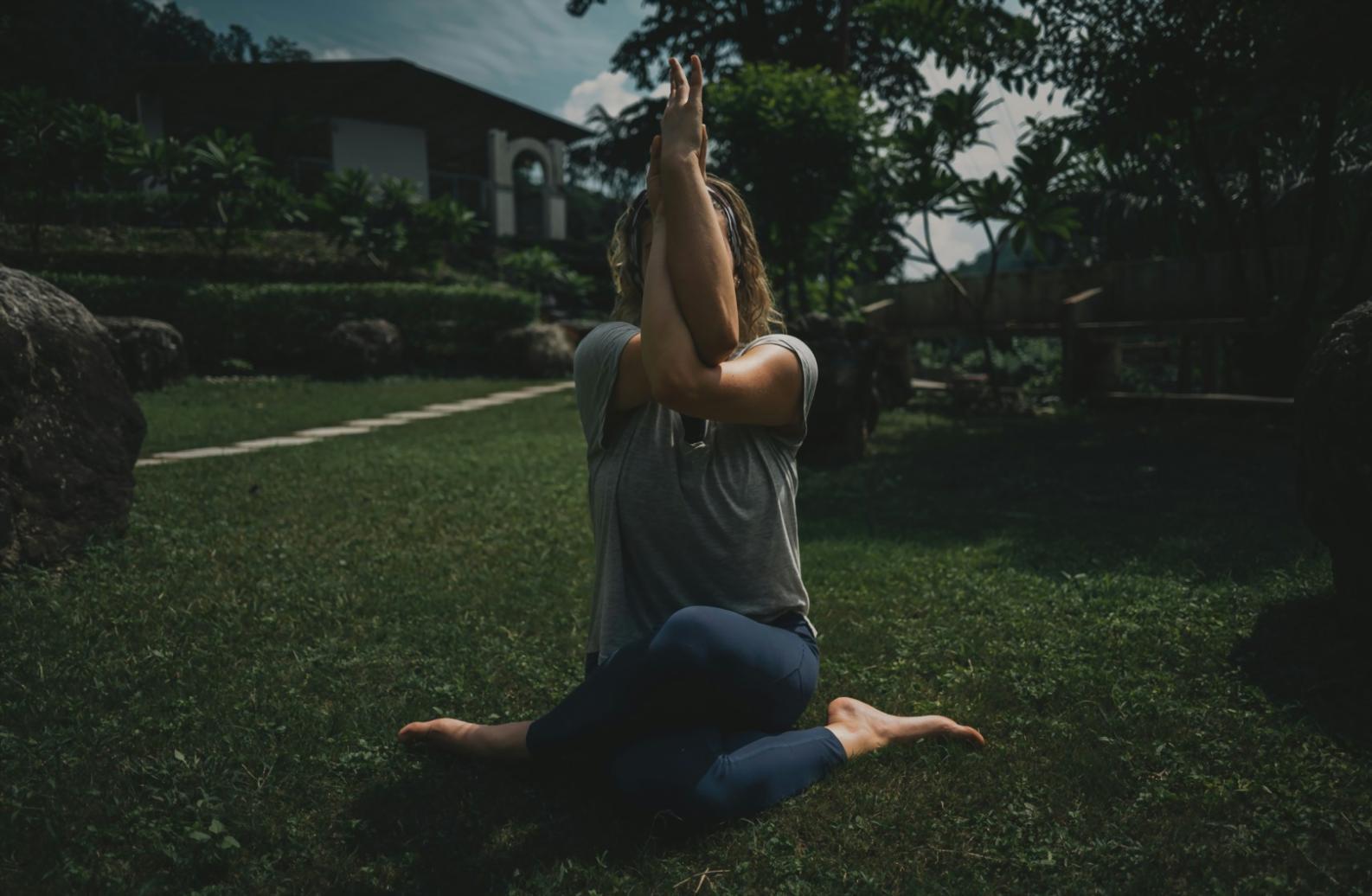 Restoratif yoga seansından bir kare